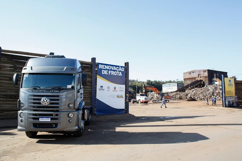 Parceria renova frota de caminhões de mais de 20 anos