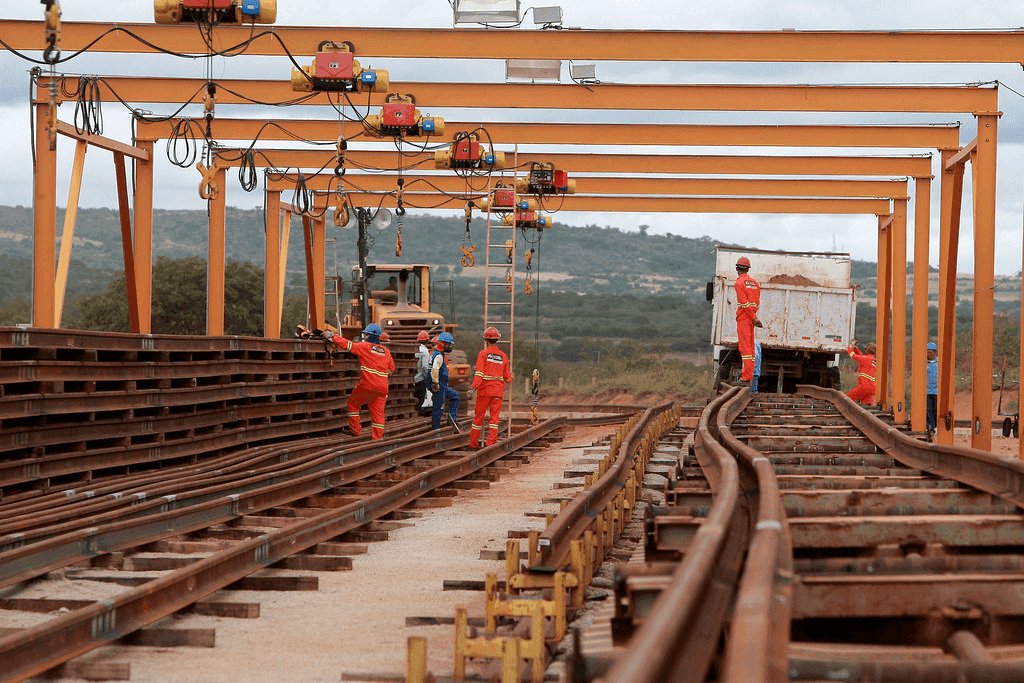Bahia traça plano para portos e ferrovias