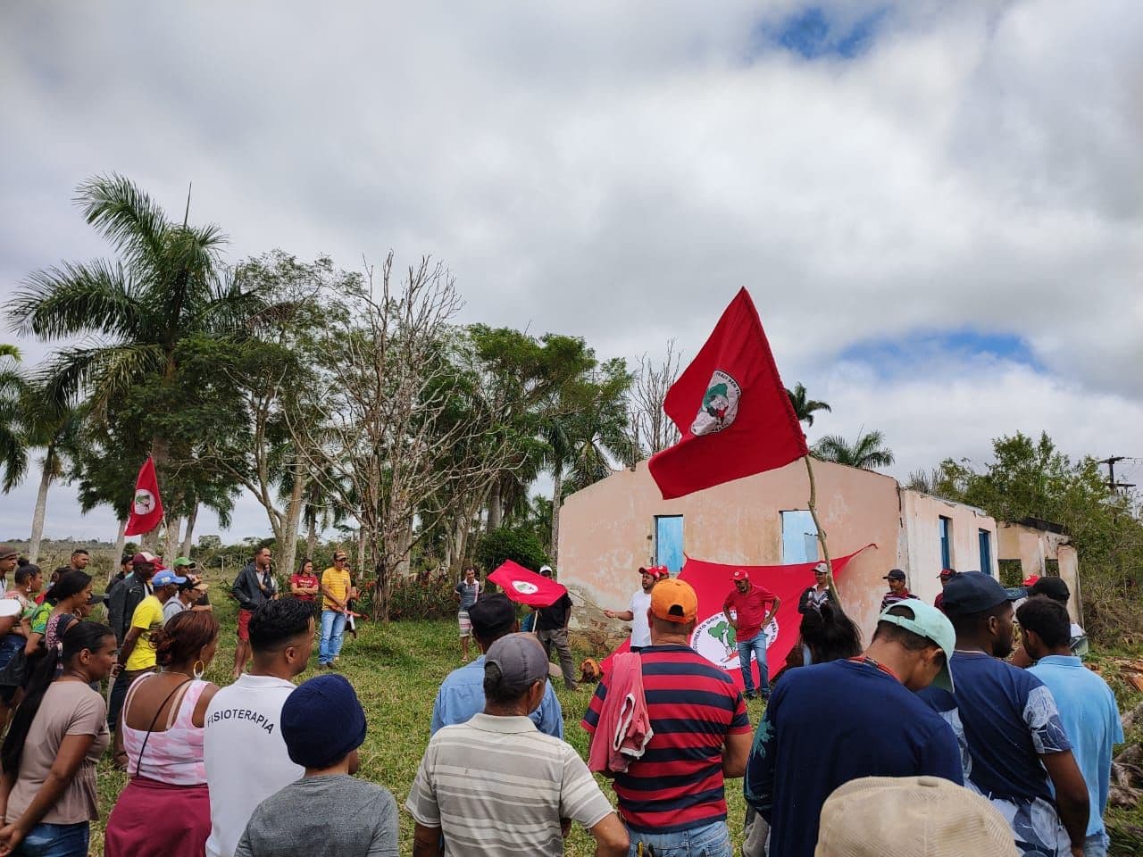 Parte de fazenda na Bahia é invadida pelo MST