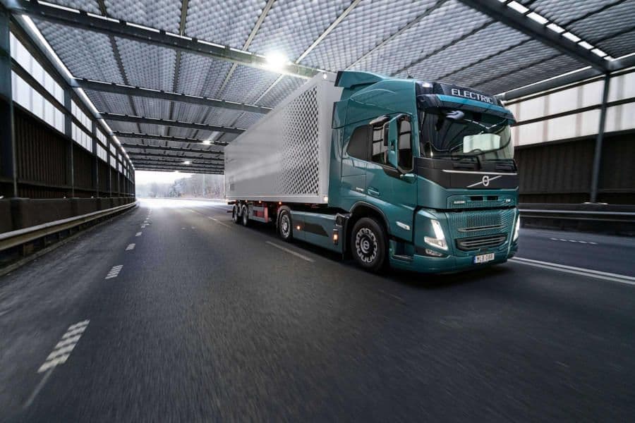 Volvo apresenta FM Electric na FENATRAN 2022