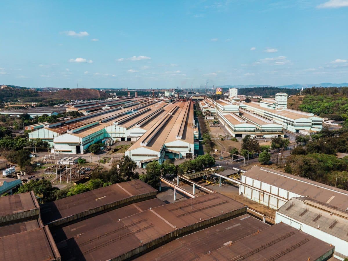 Usiminas investe R$ 2,7 bilhões em reforma de alto forno
