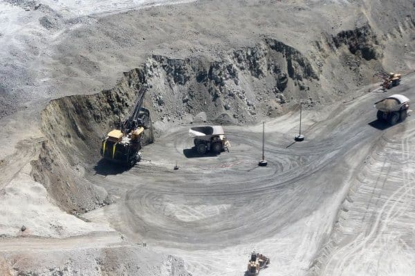 Suspensão temporária de produção em mina peruana