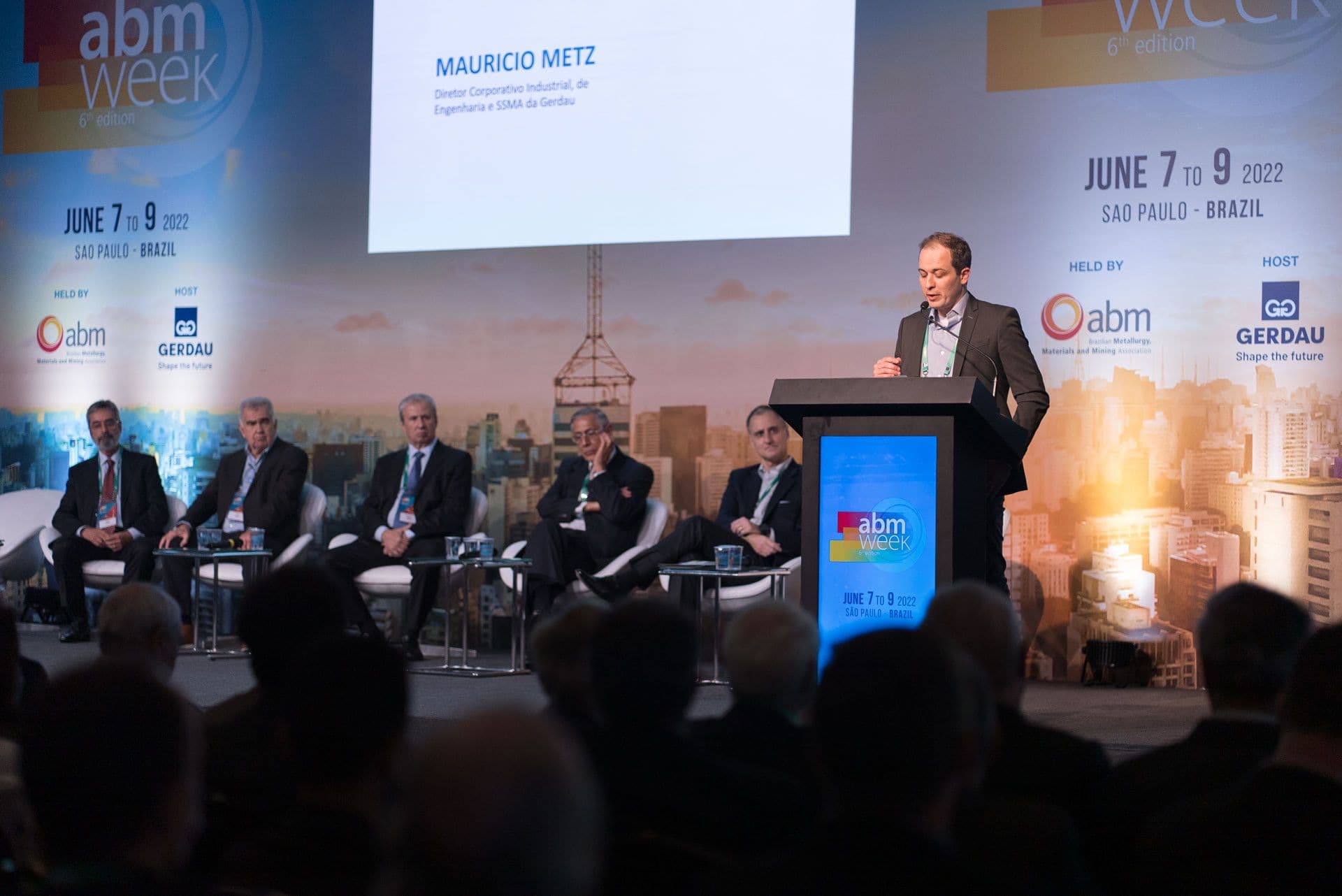 Homenagens no retorno presencial do evento