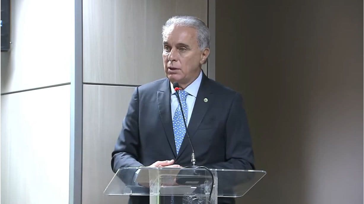 Ministro defende exploração mineral e diálogo