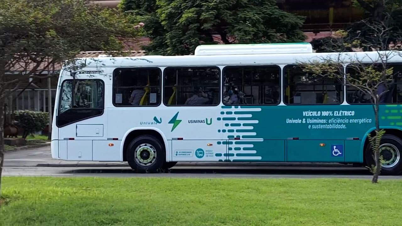 Usiminas testa ônibus no transporte de funcionários