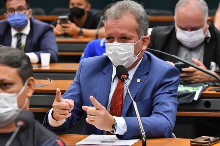 PL quer equiparar Geologia e Engenharia Geológica