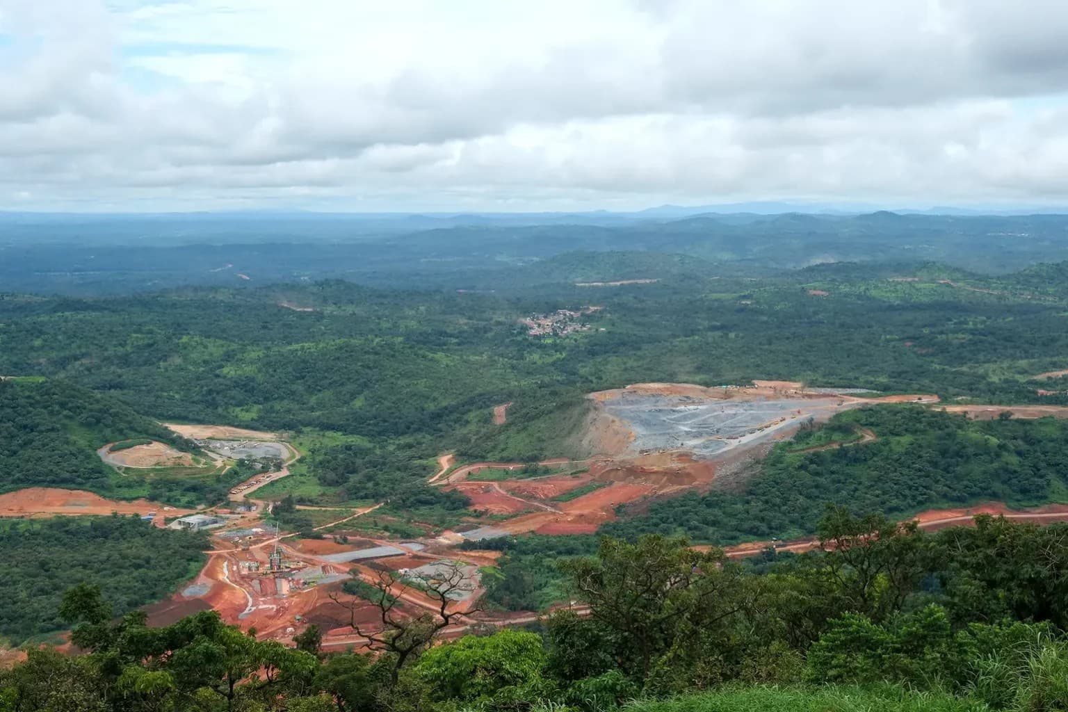 Simandou fornece recorde de 1,2 milhão de toneladas em abril