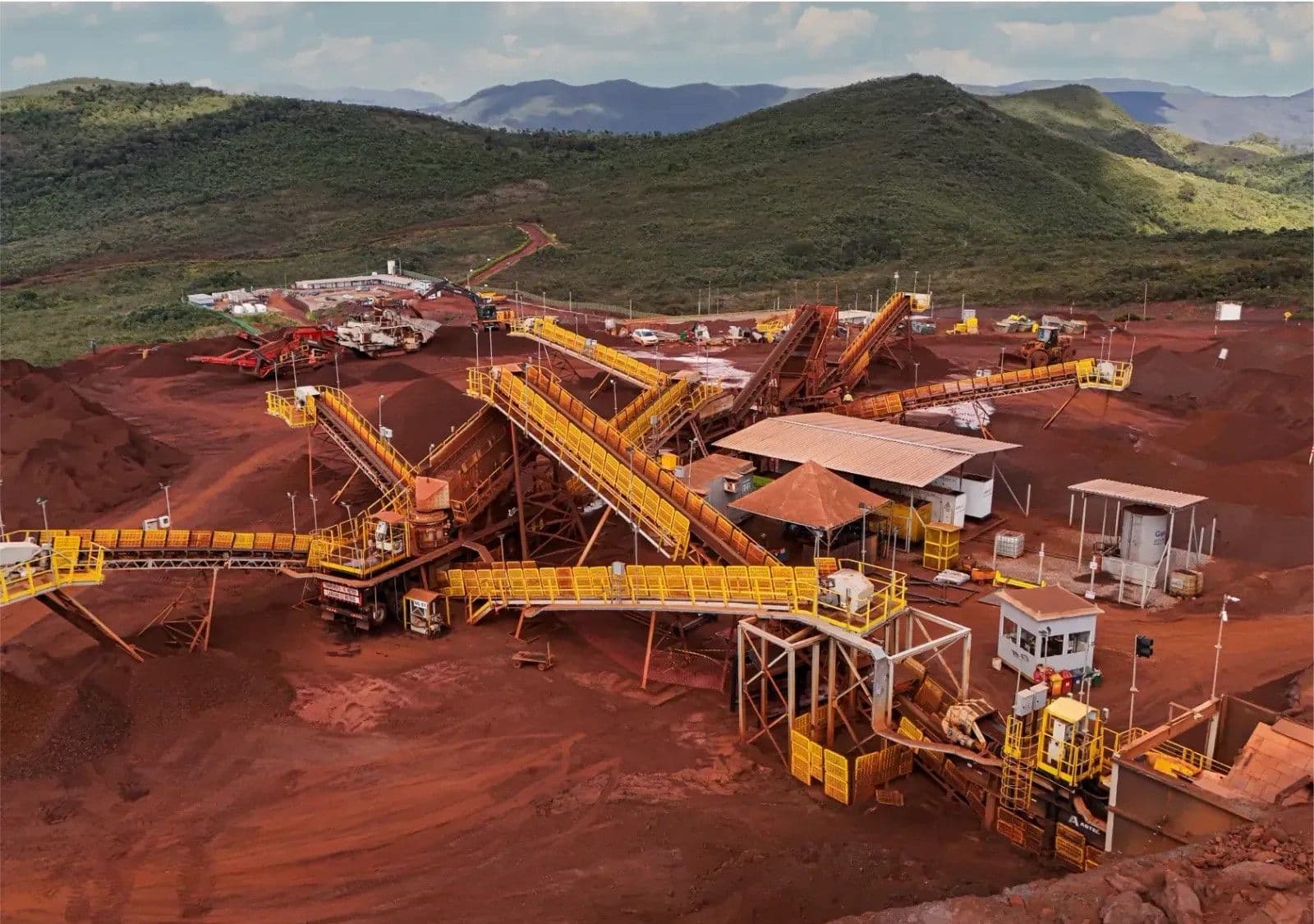 Cedro implanta TCLD na mina de Mariana para aposentar carretas