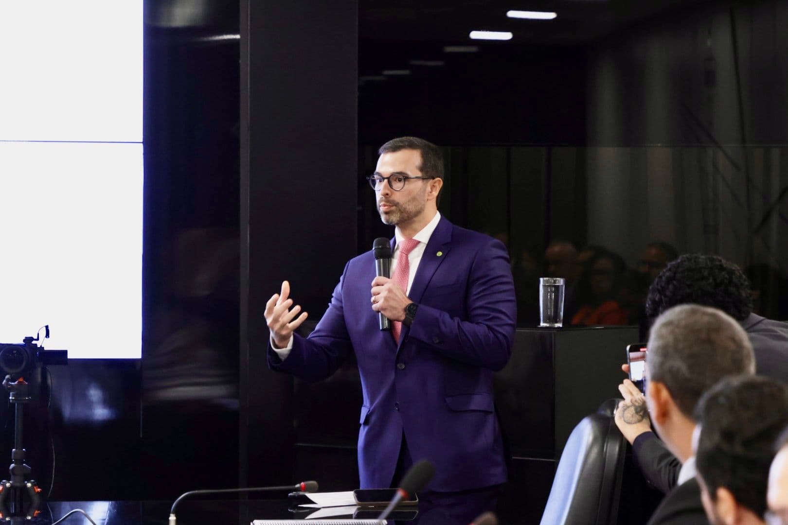 Brasil tem reservas, mas produção de urânio é inferior à demanda
