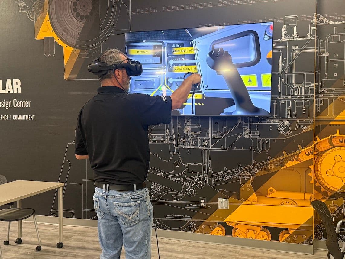 Caterpillar inaugura Centro de RV para engenheiros nos EUA